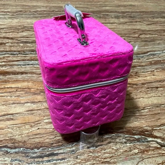 Juicy Couture - Picture 4 of 8